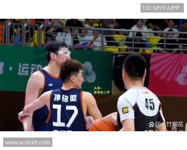 球星因不满判罚冲撞裁判引发争议事件分析