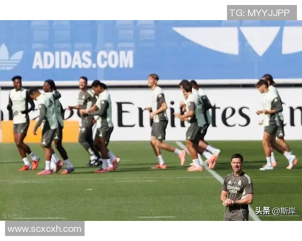 笔锋凌厉足球巨星展现赛场王者风范与传奇人生